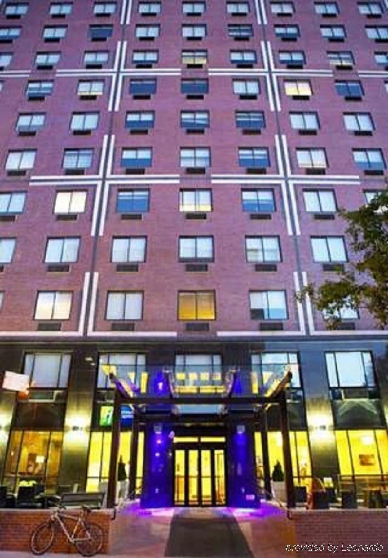 Holiday Inn Express Manhattan Midtown West, An Ihg Hotel New York Exterior photo